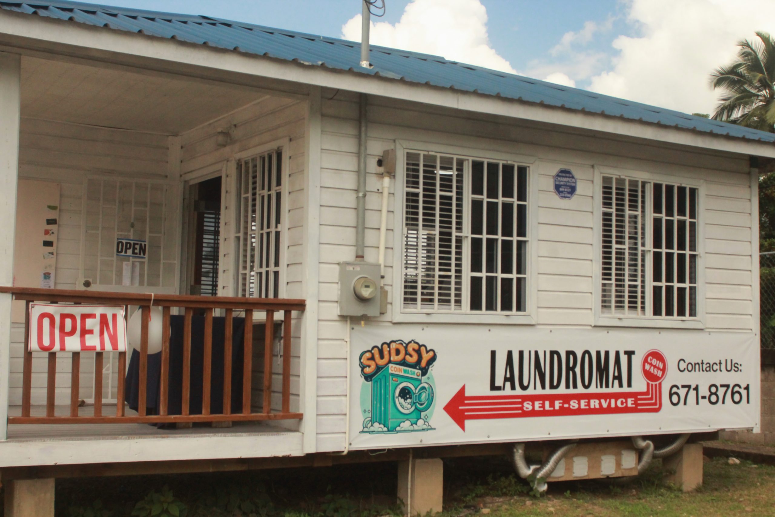 Sudsy Coin Laundromat: Santa Elena’s Newest Spot for Fresh, Clean Laundry